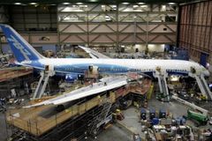 Mechanici Boeingu spustili stávku, může stát miliardy