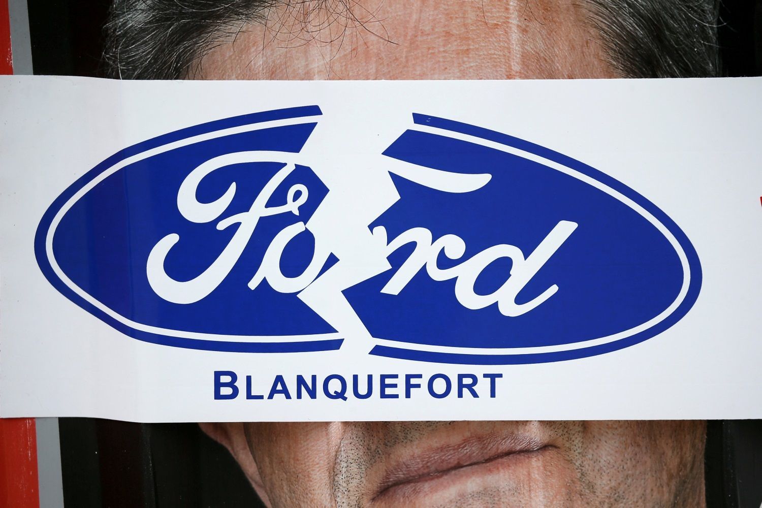 Nálepka společnosti Ford Motor, která vyrábí převodovek ve Francii ve městě Blanquefort a chce ukončit výrobu.