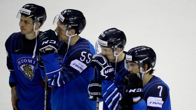 Finští hokejisté smutní po porážce s Německem