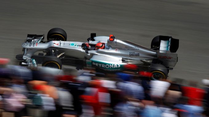Michael Schumacher bere ročně dva miliony eur, Alonso skoro čtyřikrát víc.
