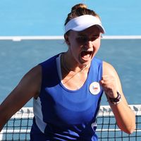 Barbora Krejčíková Barbora Krejčíková ve finále na OH 2020 proti Viktoriji Golubicové a Belindě Bencicové
