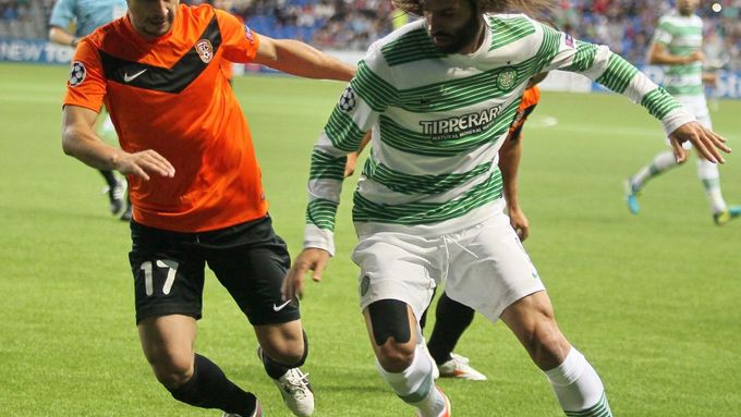 Karaganda (v oranžovém) proti Celtic Glasgow v play off předkol Ligy mistrů.