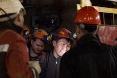 Diamantový důl na Sibiři zatopila voda, devět horníků se stále pohřešuje