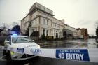 Ozbrojenci převlečení za policisty stříleli do fanoušků boxu v Dublinu, jednoho zabili