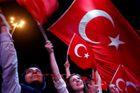 Turci varují Brusel: Zrušte ještě letos víza pro naše občany, nebo přestaneme přijímat uprchlíky