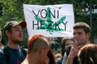 Utni řepku, zasej travku. Tisíce lidí vyšly v Praze do průvodu za legalizaci marihuany