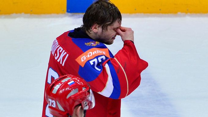 Rusové neskrývali slzy. Finové a Kanaďané slavili postup do finále
