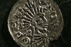 Čeští vědci mají unikátní objev: Minci z 11. st.