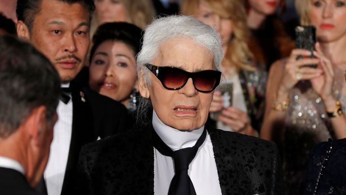 Návrhář Karl Lagerfeld na módní přehlídce v Monte Carlu, březen 2017