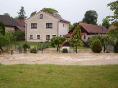 Lokální záplavy na Rychnovsku z 27. května 2014. Postihly například obce Lhoty u Potštejna, Borovnice nebo Přestavlky.