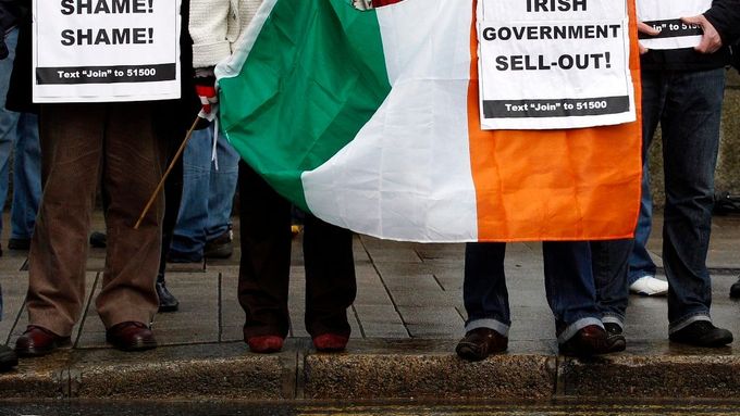 Irové mají vcelku jasno, kdo může za krizi, v níž se země ocitla.
