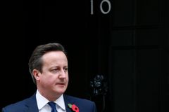 Cameron to doma schytal od kritiků EU. Souhlasil s prodejem českých bitevníků do Iráku