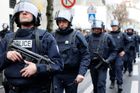 Jmenovec teroristy z Paříže pobodal tři vojáky