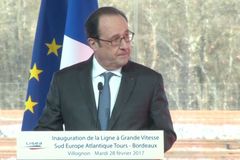 Fillon překročil všechny meze, ohradil se prezident Hollande proti nařčení ze spiknutí