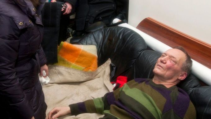 Injured opposition leader Vladimir Neklyaev