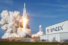 Musk staví vesmírnou loď pro cestu na Mars. Na krátké výlety by se mohla vydat už příští rok
