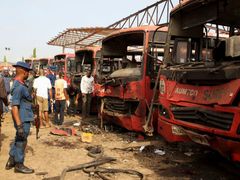  V polovině dubna zabila bomba na autobusovém nádraží během ranní špičky přes 70 lidí. 