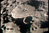 Kráter 308. Mise Apollo 11 jako první dosáhla povrchu Měsíce s lidskou posádkou. Byl to pátý let v programu Apollo.