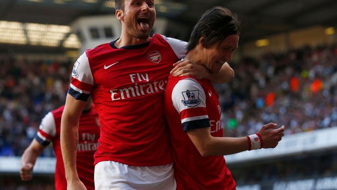 Giroud a Rosický, dva důležití muži Arsenalu. I na ně bude ve finále Wenger spoléhat.