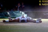 6. 7. - Nadal to dokázal, vyhrál Wimbledon - Ani skvělý výkon nestačil světové tenisové jedničce Rogeru Federerovi k šestému wimbledonskému titulu v řadě. Po napínavé pětisetové finálové bitvě gratuloval novému králi - Rafaelu Nadalovi ze Španělska.  "Vyzkoušel jsem na něj všechno. Marně. Rafa je zcela po právu nový šampion. Hrál fantasticky. Byl nejtěžším soupeřem na tom nejlepším kurtu," uznal šestadvacetiletý Federer.  Další podrobnosti si přečtěte ve zprávě zde