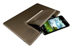 Asus PadFone umí telefon předělat na tablet