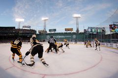 Bruins otočili duel pod otevřeným nebem. Na vítězný gól nahrál Krejčí