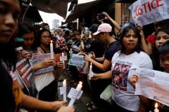 "Přestaňte, zítra mám test." Filipínci doufají, že smrt studenta zastaví Duterteho krvavou politiku