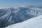 Skialpinisté strhli v Krkonoších lavinu, sedmnáctiletý pod ní zemřel, další se zranil