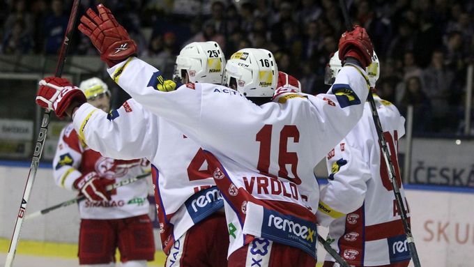 Hokejisté Slavie po pěti předchozích prohrách v řadě vyhráli počtvrté za sebou a v tabulce jsou už druzí.