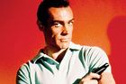 Sean Connery se narodil v rodině katolického továrního dělníka a protestantské uklízečky v Edinburghu a jeho život nezačínal v rychlých autech, za přítomnosti krásných žen ani vodky.