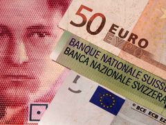 Švýcarský frank dosáhl na nová historická maxima.