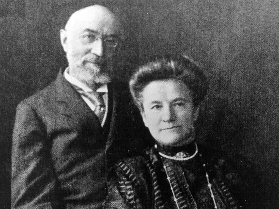 Isidor a Ida Strausovi zemřeli na Titanicu.