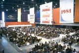 Před 40 lety, 17. září 1980, se delegáti více než třiceti přípravných výborů z celého Polska sjeli do Gdaňsku, kde založili celostátní organizaci. Na návrh historika Karola Modzelewského dostala název Nezávislý samosprávný odborový svaz "Solidarita".