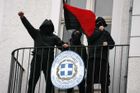 Atény čeká další násilí.Koná se pohřeb zabitého chlapce