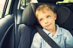 Test dětských autosedaček 2019: I drahé novinky jsou jedovaté a při nárazu se utrhnou