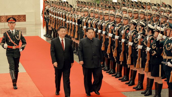 Si Ťin-pching a Kim Čong-un v Pekingu.
