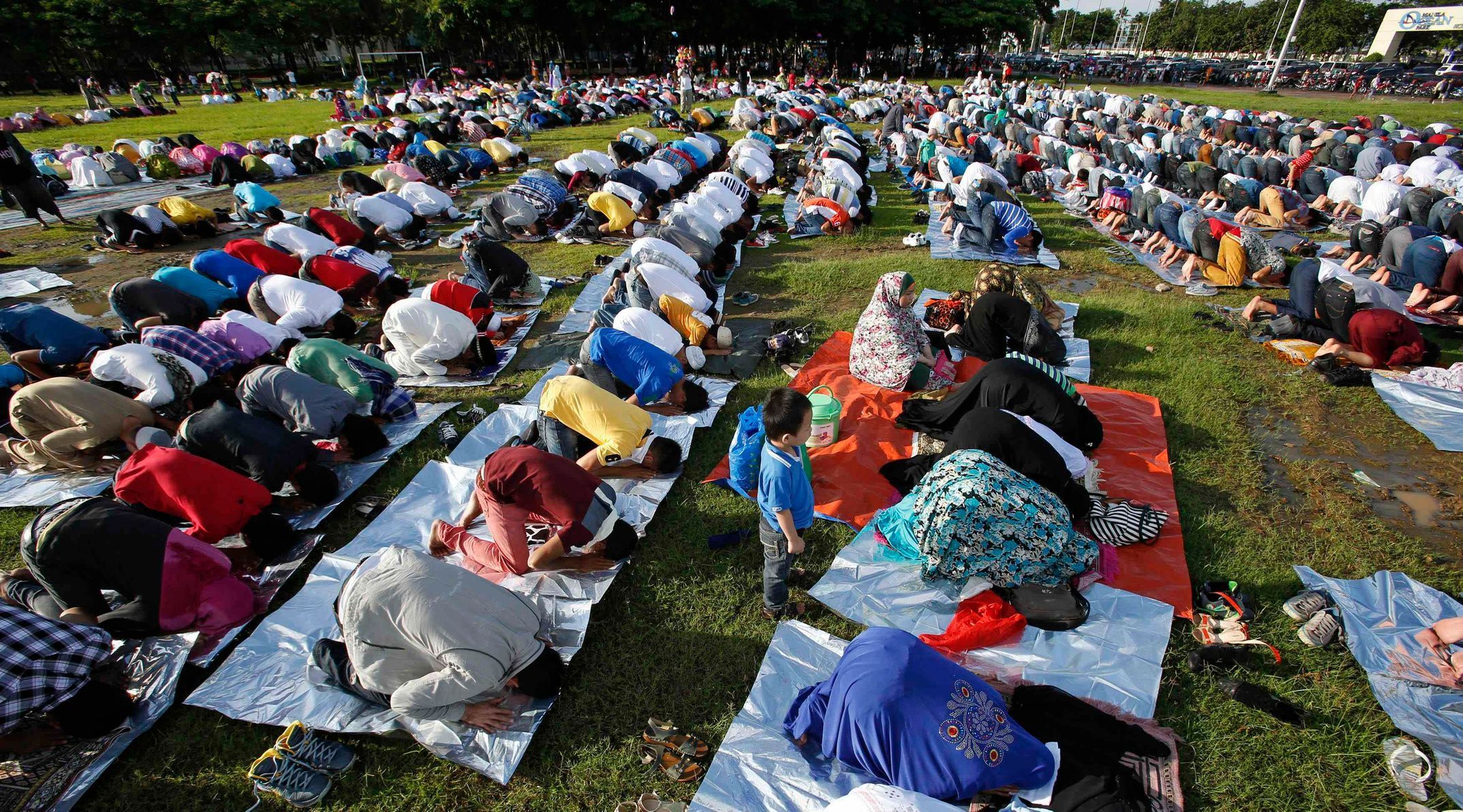Konec ramadánu v muslimských zemích.