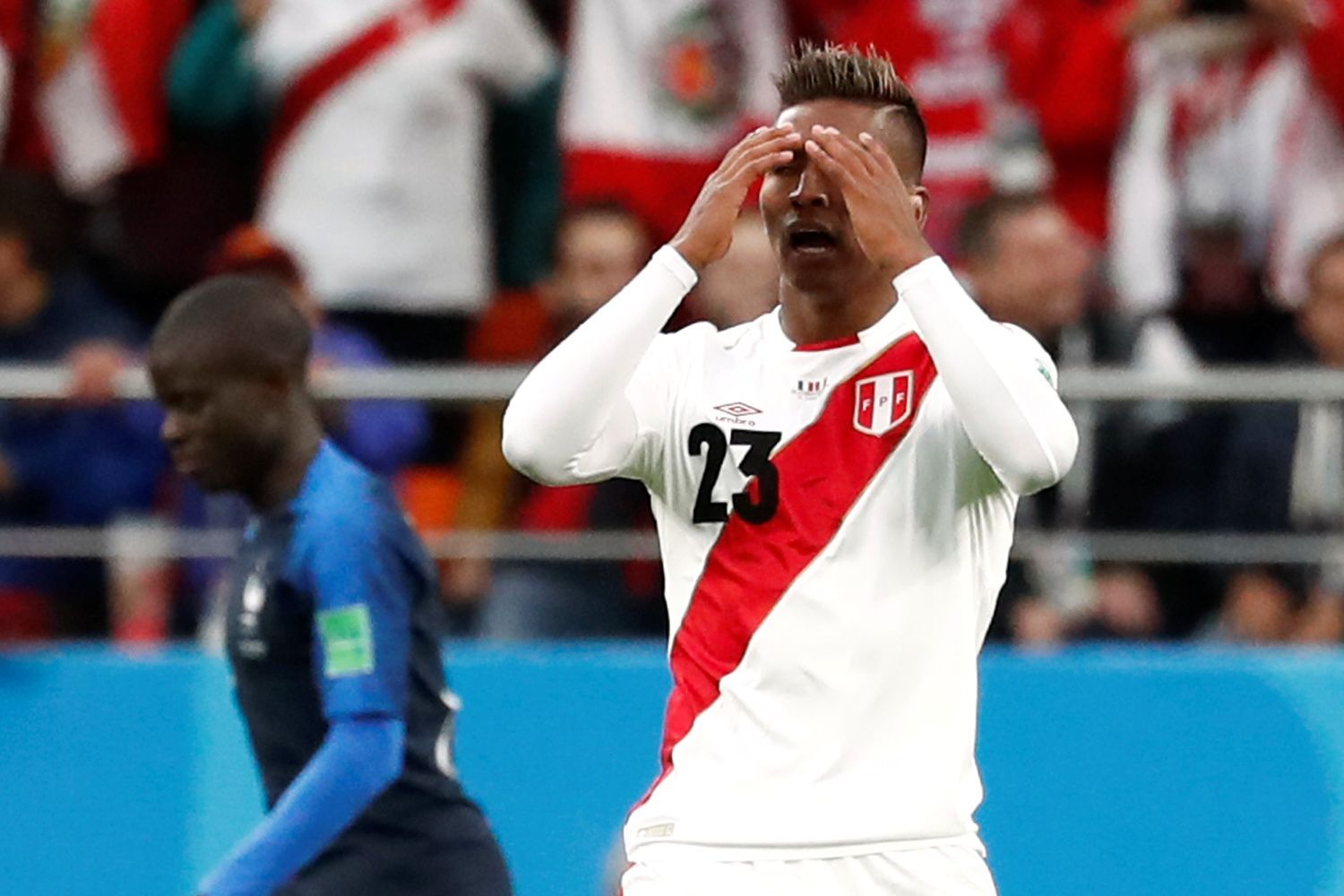 Pedro Aquino v zápase Francie - Peru na MS 2018