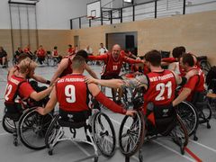 Pardubičtí basketbalisté na vozíku skvělým výkonem vybojovali historický úspěch.