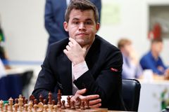 Šachista Pardubic senzačně zatápěl norskému mágovi. Carlsen ale nakonec titul obhájil