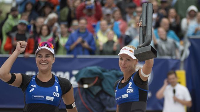 Markéta Nausch Sluková (vlevo) a Barbora Hermannová opanovaly domácí turnaj v Ostravě.