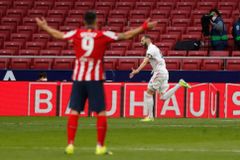 Madridské derby nemělo vítěze, Realu zachránil bod Benzema