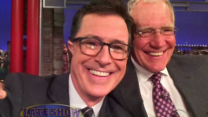 David Letterman a Stephen Colbert (vlevo) aneb střídání generací.