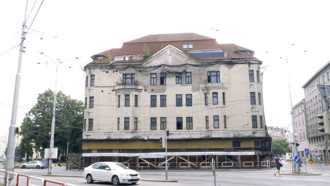 Kdysi ikonický obchodní dům v centru Ostravy se konečně dočkal rekonstrukce. Módní dům Ostravica – Textilia dlouhá léta chátral.
