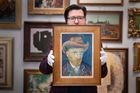 Do dražby putují dva Havlovy obrazy z 50. let. Obraz nazvaný Autoportrét Vincenta van Gogha, který je volnou variací na jeden z výtvarníkových slavných autoportrétů, má vyvolávací cenu 400 tisíc korun.