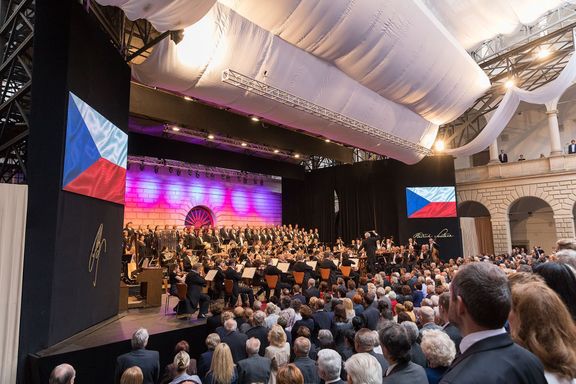 Snímek z loňského zahajovacího koncertu, který zahrála Česká filharmonie pod taktovkou Petra Altrichtera.