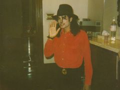 Michael Jackson nafocený na polaroid Wadem Robsonem.