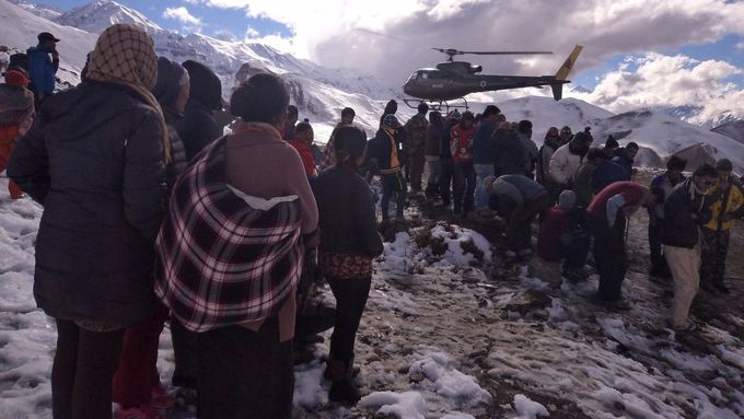 Fotografie ze záchranné akce v oblasti kolem osmitisícovky Annapurna.