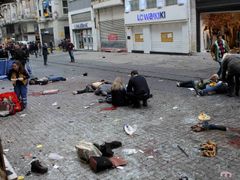 Záběry agentury Reuters z pěší zóny v Istanbulu krátce po teroristickém útoku