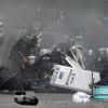 Thajsko - Bangkok - demonstrace - policie - těžkooděnci